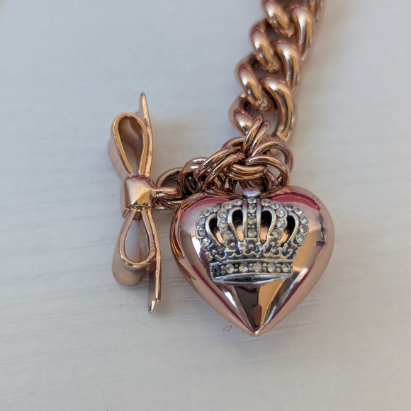 Juicy Couture Gold Bracelet with Heart Charm - Picture 3 of 8